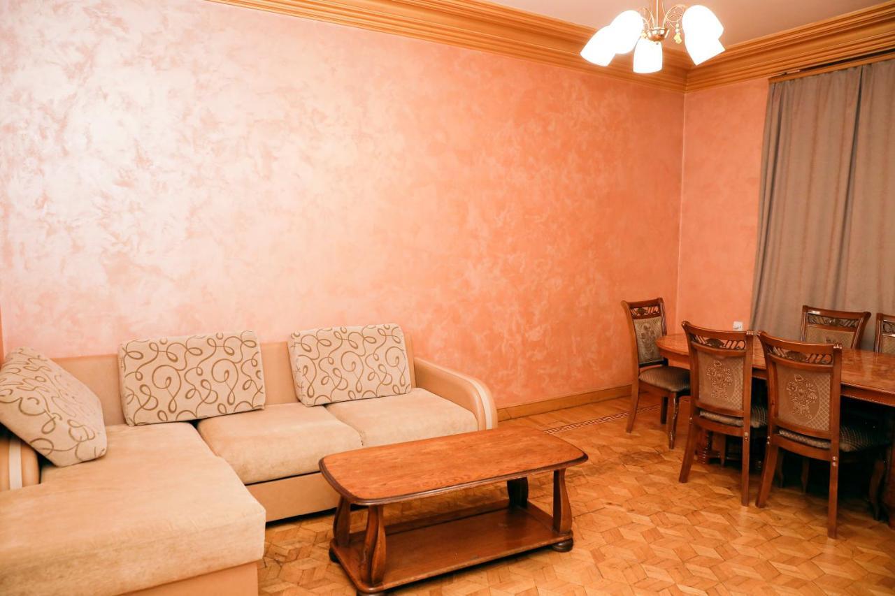 Big 3 Room Apartment On Republic Square Jerevan Buitenkant foto
