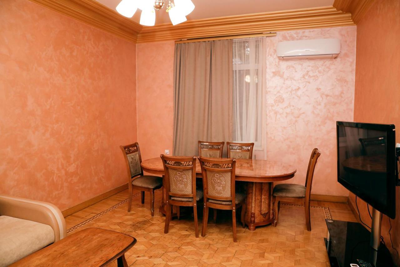 Big 3 Room Apartment On Republic Square Jerevan Buitenkant foto
