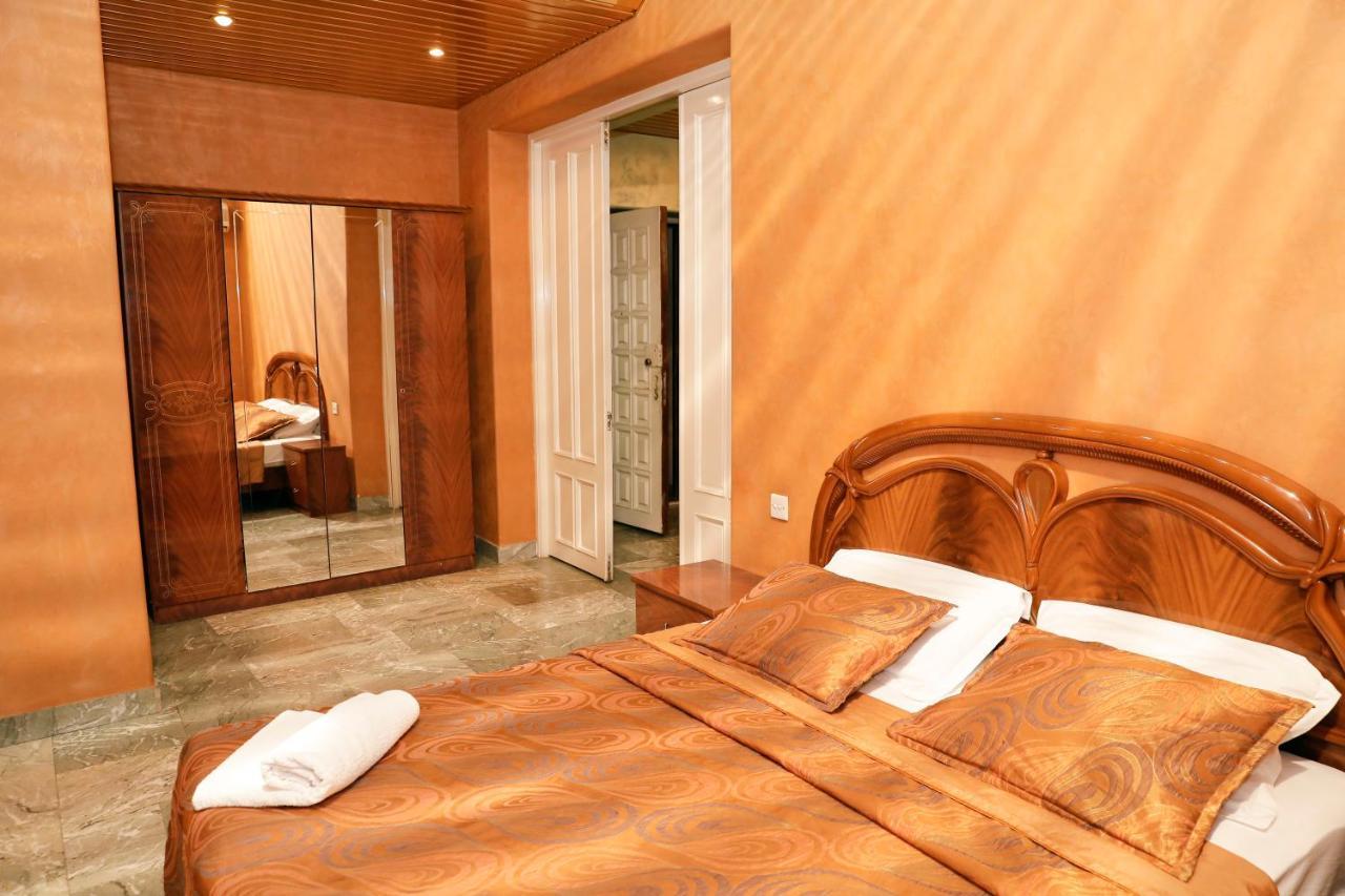 Big 3 Room Apartment On Republic Square Jerevan Buitenkant foto