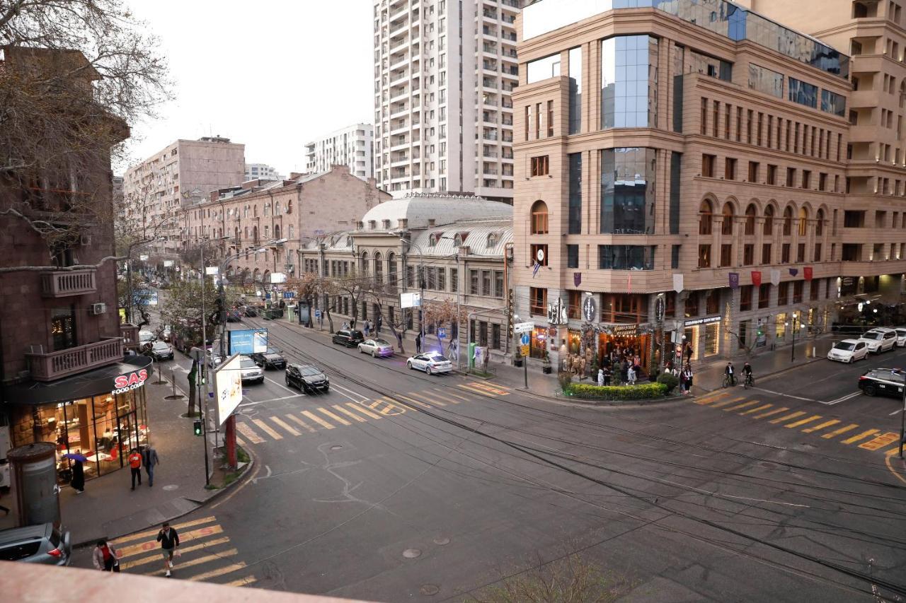 Big 3 Room Apartment On Republic Square Jerevan Buitenkant foto