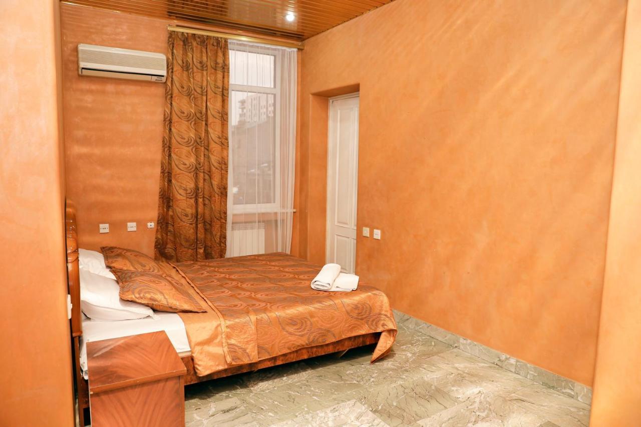 Big 3 Room Apartment On Republic Square Jerevan Buitenkant foto