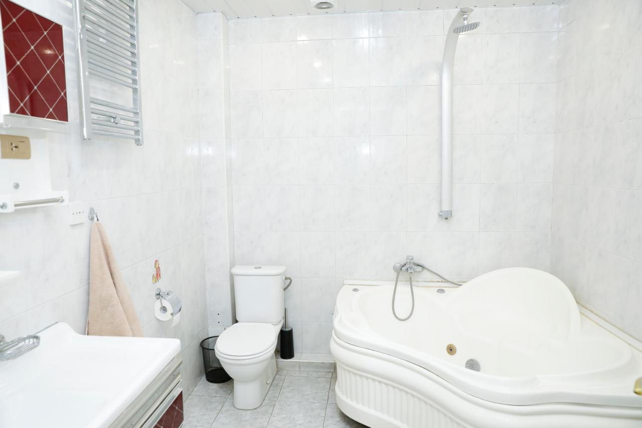 Big 3 Room Apartment On Republic Square Jerevan Buitenkant foto