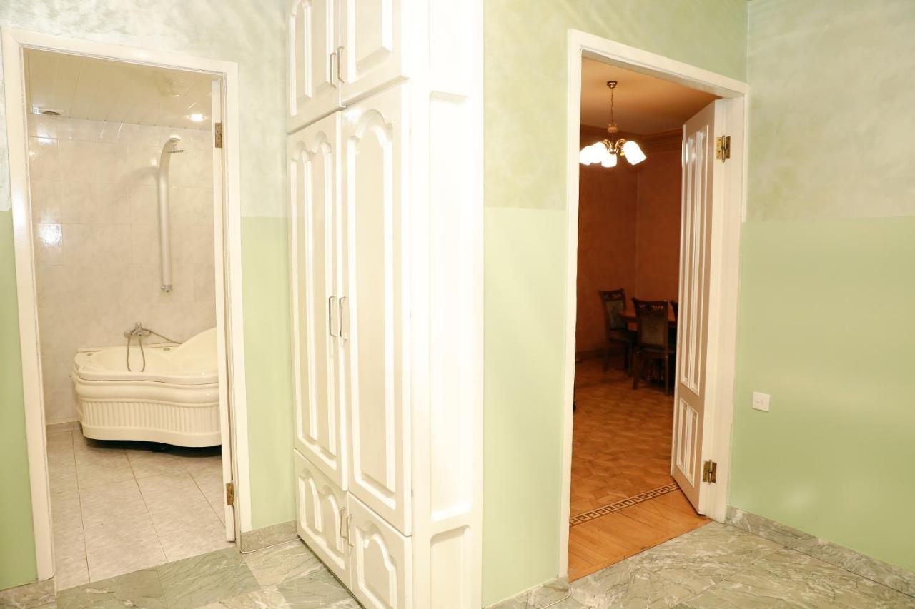 Big 3 Room Apartment On Republic Square Jerevan Buitenkant foto